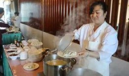 爆料配餐的东北小伙视频,东北方言魅力四溢！